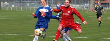 Jenas Markus Güttich wird von der Heiligenstädter Abwehr (Marcel Hanusch, Mario Kulle) in dieser Szene unsanft attackiert. Foto: Peter Poser