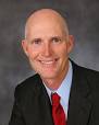 Richard Lynn „Rick“ Scott (* 2. Dezember 1952 in Bloomington, Illinois) ist ... - 220px-Rickscotthead