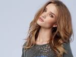http://www.carreck.com/celebrities/wallpaper/rosie-huntington-whiteley150.jpg
