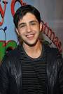 http://www4.pictures.gi.zimbio.com/Premiere%2BNickelodeon%2BMerry%2BChristmas%2BDrake%2B7mZOzcdiA95l.jpg