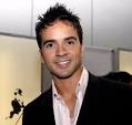 http://www.biografiasyvidas.com/biografia/f/fotos/fonsi_luis_1.jpg