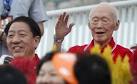 Singapores Lee Kuan Yew Remains Critically Ill in Intensive Care