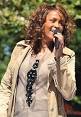 http://upload.wikimedia.org/wikipedia/commons/thumb/0/0f/Flickr_Whitney_Houston_performing_on_GMA_2009_4.jpg/220px-Flickr_Whitney_Houston_performing_on_GMA_2009_4.jpg