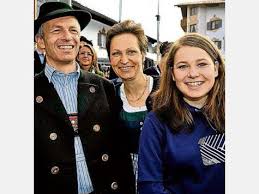 Strahlen um die Wette: Papa Paul Neuner, Mama Margit und Schwester Anna. © Sehr