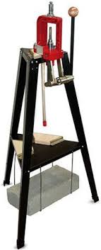 The 10 inch triangular steel top plate uses the Patented quick change Lee Bench Plate system. - ReloadingStand1