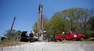 Dave Weatherford, left, and Shane McMenamy in Moscow Mills, Mo., last week drilling a new well; many homeowners in the region are finding the need to have ... - WELLS-articleLarge