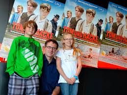 Lechner mit den Hauptdarstellern Yannik Kuhl und Julia Forstner im Forum-Kino. Foto: Nicolas Schmid