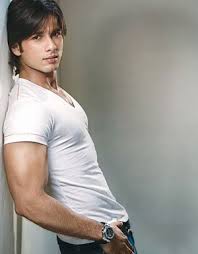 shahid kapoor pics Images?q=tbn:ANd9GcSui77Q-f4NZR8bA2K-zF0UruR_5_3Qo-0JrxBIcNIiaEHJPhRO4Q