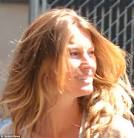 Gisele Bundchen keeps it simple as she goes make-up free showing