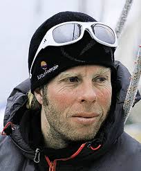 Kleiner Mensch, große Eiszapfen: Robert Jasper auf einer Extremklettertour. Foto: Andreas Strepenick - 31940174