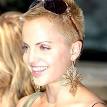 http://upload.wikimedia.org/wikipedia/commons/thumb/4/47/Mena_Suvari_(square).jpg/220px-Mena_Suvari_(square).jpg