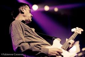 Kloot Per W has left the band. P.Size wish him all the best for the future. He is replaced by Mika Nagasaki, Ghinzu bass player. - bota2010-mika