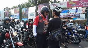Pesepeda Yogya Hadang Konvoi Motor Gede, Apa Kata Polisi? | nusa ...
