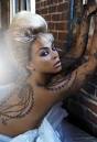 Beyonce as Zoe Greig. (Source: peepingtomfoolery)