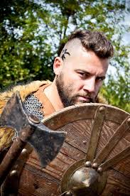 Pentru a marca premiera serialului “Vikingii” pe 21 octombrie la HISTORY®, Cosmin Tudoran a petrecut ziua de ieri ca un viking. Datorită asemănării sale cu ... - HISTORY-Cosmin-Tudoran-Viking-pentru-o-zi-2