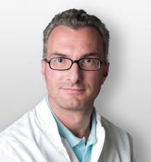 Volker John Leiter des Wirbelsäulenzentrums Neurochirurgische Gemeinschaftspraxis Facharzt für Neurochirurgie - john_300x320_07