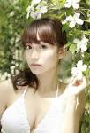 体は無修正の大島優子、胸中央の