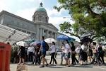 Thousands Stand in Line for Hours as Singaporeans Mourn Lee.
