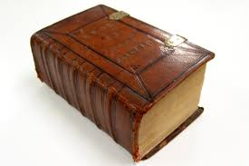 Les 400 ans de la Bible du roi Jacques (1611-2011) Images?q=tbn:ANd9GcTKT8hYavLj6gLMvFKipBLW2vrUnZ8UHcAcNm0gnOtvwaLDvSX4