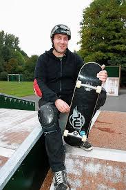 Michael Ulbricht (39), Skateboarder aus Leidenschaft, will sein Hobby zum Beruf machen. Michael Ulbricht sitzt auf dem so genannten \u0026quot;Table\u0026quot; im Skate-Park ... - 091026_2028_en1
