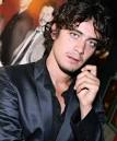 Riccardo Scamarcio elegante