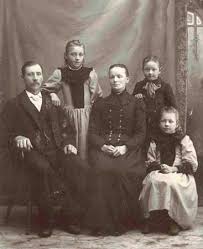 Otto Anderson Family, ca. 1894. Left to right: Otto, Hannah, Elise, Oscar and Esther. - andersonfamily1894