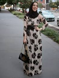 Long-dress-casual-dengan-motif-floral-untuk-hijabers.jpg