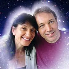 ... den Lichtkörper in enger Verbindung mit den Energien des Universums standen, so Caroline und Edwin Zimmerli. Dieser Austausch ist verloren gegangen. - seite_060_starlight
