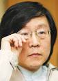 惨淡邱义仁成“邱一人” 妻子上月与其签字离婚. 近来的邱义仁是他最愁云惨雾的