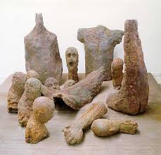 Kabinett für zeitgenössische Bildhauerei. Anne Haring. Dantegruppe, 1992. Ensemble aus 12 Figuren Eisenguß, von 45 x 26 x 25 cm bis 90 x 50 x 1,5 cm - anne_haring_dante