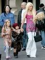 http://www.fashionstylestrend.com/wp-content/uploads/2011/04/Kelly-Ripa-Kids.jpg