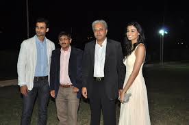 Lending a touch of glamour were Miss India International Neha Pinge and ramp star Fredy Darulwala, who had a few photo ops with the horses. Mohit Lalvani ... - DSC_0029