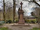 Padiham War Memorial forms the main entrance to the Padiham Memorial Park at - via Daymix