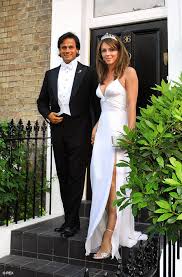 Arun Nayar \u0026#39;dating 20 years younger Liz Hurley look-alike\u0026#39; London, Jan 10: Elizabeth Hurley\u0026#39;\u0026#39;s jilted husband Arun Nayar is apparently dating a model who ... - Elizabeth_Hurley_Arun_Nayar