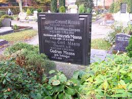 Grabstein von Meike Maass (geb. Campen) (10.11.1872-29.03. Häufige Nachnamen auf diesem Friedhof: Janssen (30) - Conring (18) - Hildebrand (17) - Frerichs ...