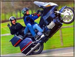 15 Gründe, warum Honda Goldwing Fahrer nicht grüßen können …