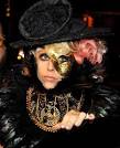 Lady Gaga hits the red carpet at the 2009 MTV Video Music Awards ...