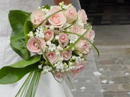 bouquet de mariée Images?q=tbn:ANd9GcTdh5hCWc-QdhglBr5Ge1wdGaYdCKoD--SHnHhChlCsKUchInRbag