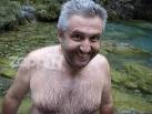 κολυμπάει ΓΥΜΝΟΣ;