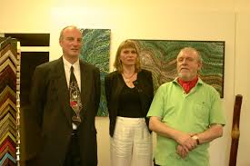 Von links nach rechts: Peter Hofmann (Eigentümer der Exponate),. Dr. Brigitte Quack (Laudatio, Kunsthistorikerin),