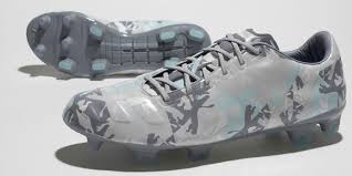 Detail Sepatu Nyentrik Terbaru Balotelli dan Fabregas - Bola.net