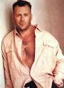 http://media.theiapolis.com/d7/hC1/iF/uA2/w8R/younger-bruce-willis-posing.jpg