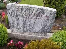 Grabstein von Karl Raddatz (10.12.1910-04.05.1982), Friedhof Etzel. Häufige Nachnamen auf diesem Friedhof: