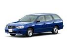 voiture dans un champ