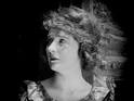 Nanette Roland (Betty Blythe).