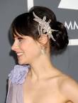 um i adore zoey deschanel !