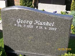 Grabstein von Georg Kunkel (24.07.1921-15.04.2002), Friedhof Canhusen. Häufige Nachnamen auf diesem Friedhof: Schröder (9) - Stomberg (7) - Carsjens (6) ...