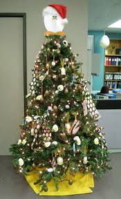 مجموعة صور لأجمل ـشجرة عيد الميلاد - صفحة 7 Images?q=tbn:ANd9GcTmlb5-pKYlwUa0BekZSxo_yHYZs97u6j-nlibpdAncFyzRoU9d