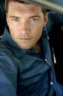 sam-worthington-sera-el-