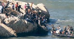 Ministros del Gobierno de España denunciados por el desalojo de inmigrantes
